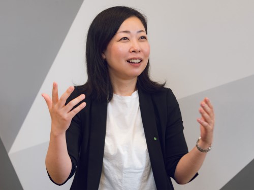 Ms. Takahashi, who has been promoting the introduction of equipment with Ms. Ikeda.